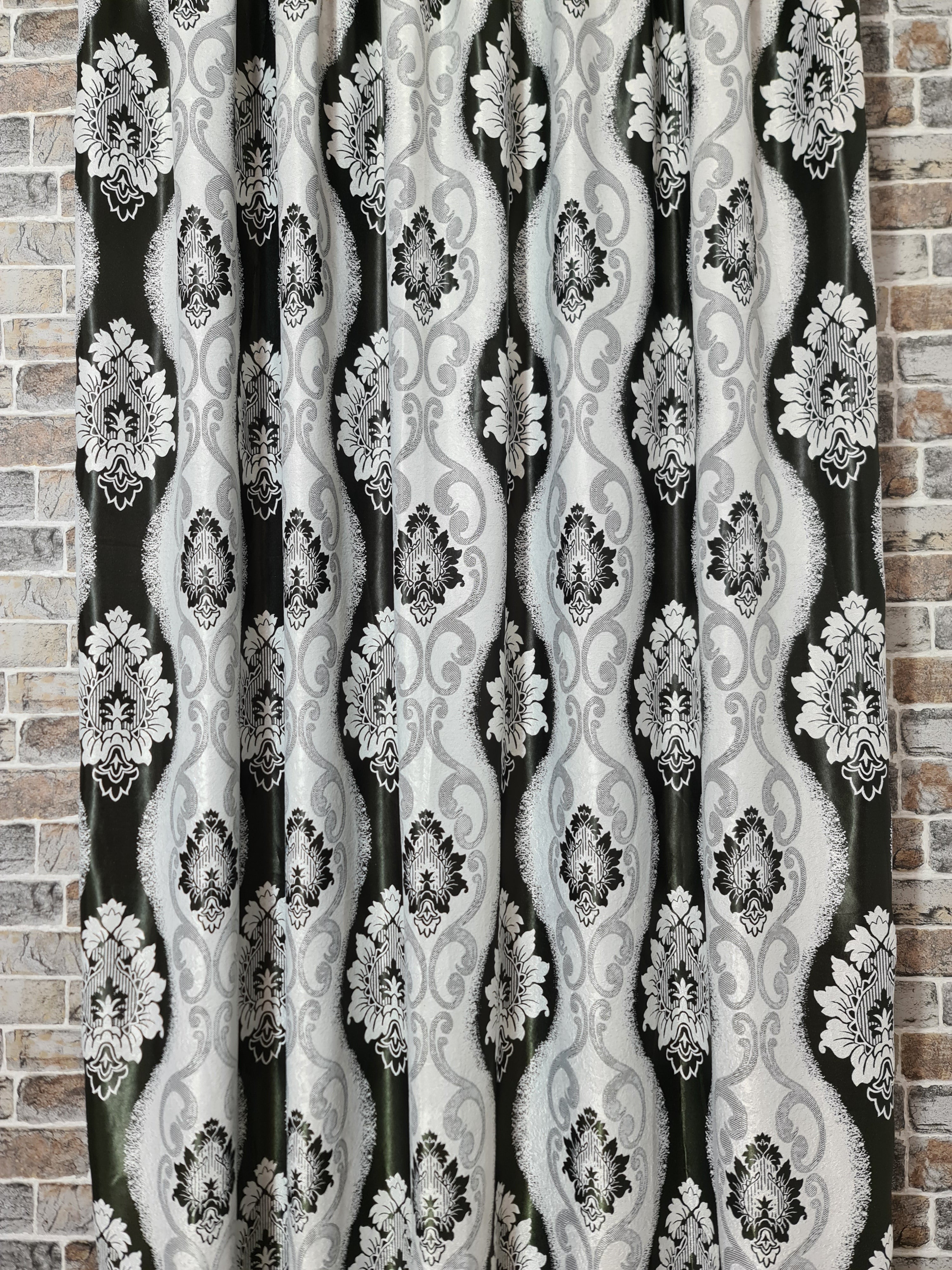 Draperii opace cu două fețe,imprimeu baroc în tonuri de gri și negru - CASABLANCA Draperii opace cu două fețe,imprimeu baroc în tonuri de gri și negru Casa Blanca Curtains & Drapes 45.00 CASABLANCA CASABLANCA