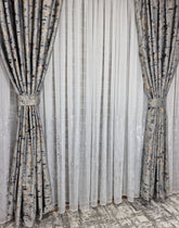 Set complet perdea si draperie, colectia Golden, varianta gri deschis - CASABLANCA Set complet perdea si draperie, colectia Golden, varianta gri deschis CASABLANCA 740.00 CASABLANCA CASABLANCA
