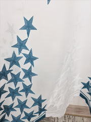 Perdea confectionata din material tip in, alb cu turcoaz, model ploaie de stele - CASABLANCA Perdea confectionata din material tip in, alb cu turcoaz, model ploaie de stele CASABLANCA 45.00 CASABLANCA CASABLANCA