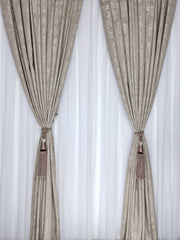 Set Alexandra: Perdea Albă Simplă și Draperie Bej cu Aspect de Vopsea Decorativă – Ideal pentru Living și Dormitor în Nuanțe de Alb,Crem si Bej