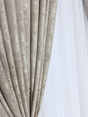 Set Alexandra: Perdea Albă Simplă și Draperie Bej cu Aspect de Vopsea Decorativă – Ideal pentru Living și Dormitor în Nuanțe de Alb,Crem si Bej
