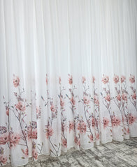 Ultimii 3.50metrii! Perdea Ramon Tip In cu Model Floral Roz – Material Plin ca Textura, Ideala pentru Living si Dormitor in Nuanțe Crem, Bej si Roz