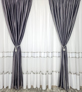 Set Bodo: Perdea alba cu benzi alb cu gri si Draperie catifea gri