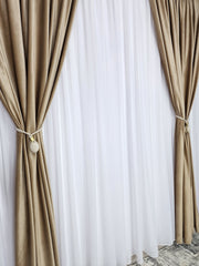 Stoc limitat*Set Cosmin: Perdea Alba Stil Rustic si Draperie Catifea Crem Blackout 90% – Ideal pentru Living si Dormitor in Nuanțe Crem, Bej si Lemn Natur