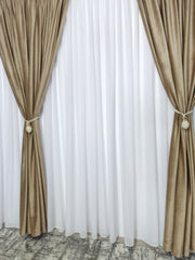 Stoc limitat*Set Cosmin: Perdea Alba Stil Rustic si Draperie Catifea Crem Blackout 90% – Ideal pentru Living si Dormitor in Nuanțe Crem, Bej si Lemn Natur
