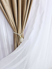 Perdea Soleea alba in rustic din material plin ca textura