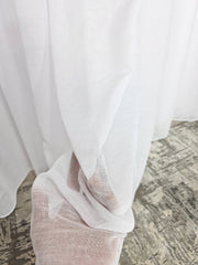 Perdea Soleea alba in rustic din material plin ca textura