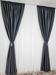 Colectia Hotel – Perdea Voal Alb si Draperie Gri Inchis Blackout 99% – ideal pentru livinguri si dormitoare in nunate de alb, gri sau negru
