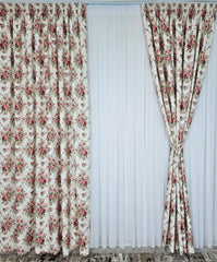 Draperie Florala Crem cu Trandafiri Roz si Accente Verde Olive – Ideala pentru Livinguri cu Mobilier Alb, Crem sau Lemn Natur, Confectionata pe Comanda