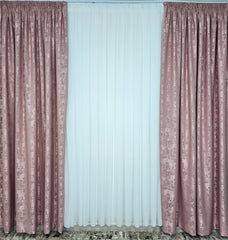 Colectia Decorativa: Perdea Alba Simpla si Draperie Roz Pudra Tip Vopsea – Ideal pentru Living si Dormitor in Nuanțe Alb, Crem si Roz