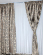 Colectia Decorativa: Perdea Alba Simpla si Draperie Tip Vopsea-Grej