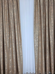 Set pentru Living si Dormitor in Nuanțe Crem, Bej si Auriu-Colectia Decorativa: Perdea Alba Simpla si Draperie Tip Vopsea Crem Aurie