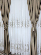 Set Idalis: perdea din in gros cu borduri crem bej si draperie grej blackout 98%.