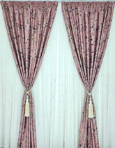 Set Elina: perdea matase cu insertii aurii si draperie blackout 90% roz cu insertii aurii