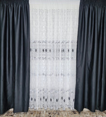 Set Leila: Recomandat pentru Camere Moderne in Nuante de Alb, Negru si Gri - Perdea Tul cu Broderie Alb-Negru si Draperie Neagra Blackout 98% pentru Living si Dormitor - Confectionat pe Comanda – confectionat pe comanda