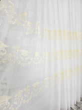 Perdea Draga, alba cu flori bej material plin ca textura tip in