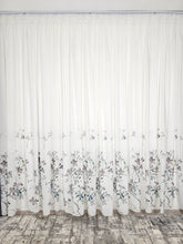 Perdea Tereza din matase alba cu flori gri-turcoaz