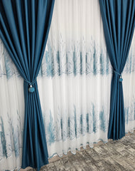 Set Kamala – Perdea Alba cu Borduri Turcoaz si Draperie Turcoaz Blackout 98% – ideal pentru livinguri si dormitoare luminoase cu canapele crem, bej, gri deschis sau alb si accente turcoaz, mobilier lemn natur sau alb – confectionat pe comanda