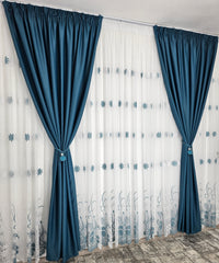 Set Darin – Perdea Borangic Alb cu Turcoaz si Draperie Turcoaz Blackout 90% – ideal pentru livinguri si dormitoare luminoase cu canapele crem, bej, gri deschis sau alb si accente turcoaz, mobilier lemn natur sau alb – confectionat pe comanda