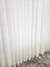 Perdea Eric ivory din material plin ca textura cu flori crem