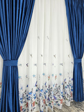 Set Pasarele mov: perdea alba cu mov cu draperie simpla albastra din catifea