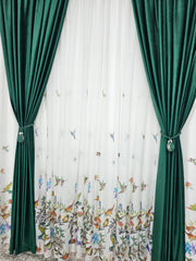 Set Pasarele Verzi – Perdea Alba cu Verde si Draperie Catifea Verde – ideal pentru livinguri si dormitoare luminoase cu canapele crem, bej, gri deschis sau alb si accente verzi, mobilier lemn natur sau alb – confectionat pe comanda