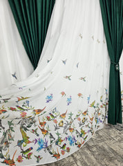 Set Pasarele Verzi – Perdea Alba cu Verde si Draperie Catifea Verde – ideal pentru livinguri si dormitoare luminoase cu canapele crem, bej, gri deschis sau alb si accente verzi, mobilier lemn natur sau alb – confectionat pe comanda