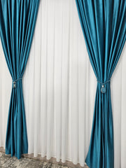Draperie Catifea Baby Blue Blackout 90% – ideala pentru livinguri si dormitoare luminoase cu canapele crem, bej, gri deschis sau alb si mobilier lemn natur, alb sau auriu – confectionata pe comanda