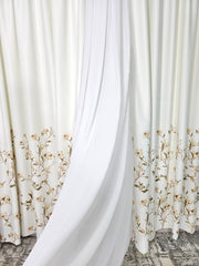 Draperie Blackout 80% cu Flori Crem Maro Model Gradina de Culori – ideala pentru livinguri si dormitoare calde si elegante cu canapele crem, bej, cappuccino sau alb si mobilier lemn natur sau wenge – confectionata pe comanda