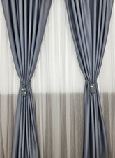 Set Lido: Perdea in doua culori alb grej din material tip borangic si draperie blackout 98% gri mediu