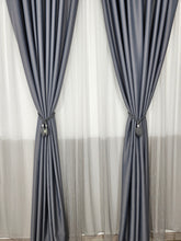 Set Grant: Perdea in doua culori alb gri din material tip borangic si draperie blackout 98% gri mediu