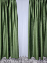 Draperie Premium Verde Olive Catifea Garantat Opaca 100% Blackout – ideala pentru livinguri si dormitoare elegante cu canapele crem, bej, gri deschis sau alb si mobilier lemn natur, wenge sau accente aurii – confectionata pe comanda