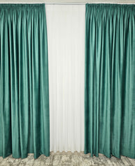 Set Joe – Perdea Jorjet Alb Imaculat si Draperie Catifea Verde Menta – ideal pentru livinguri si dormitoare luminoase cu canapele crem, bej, gri deschis sau alb si mobilier lemn natur, alb sau auriu – confectionat pe comanda