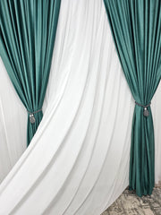 Set Joe – Perdea Jorjet Alb Imaculat si Draperie Catifea Verde Menta – ideal pentru livinguri si dormitoare luminoase cu canapele crem, bej, gri deschis sau alb si mobilier lemn natur, alb sau auriu – confectionat pe comanda