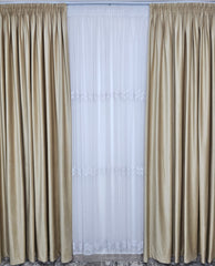 Set Bilbao Alb – Perdea Albă din Borangic cu Broderie si Draperie Catifea Crem Blackout 80% – ideal pentru livinguri luminoase si dormitoare elegante in nuante de alb sau crem – confectionat pe comanda