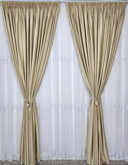 Perdea Bilbao Tip Borangic Albă cu 3 Rânduri de Broderie – ideală pentru livinguri luminoase și dormitoare elegante cu decoruri în nuanțe crem, bej sau alb și mobilier lemn natur sau alb – confecționată pe comandă