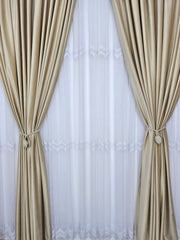 Perdea Bilbao Tip Borangic Albă cu 3 Rânduri de Broderie – ideală pentru livinguri luminoase și dormitoare elegante cu decoruri în nuanțe crem, bej sau alb și mobilier lemn natur sau alb – confecționată pe comandă