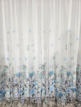 Perdea Emilia din voal cu flori colorate combinatie gri cu albastru