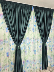 Set Elena – Perdea din Voal cu Model Floral Verde, Mov si Albastru si Draperie Catifea Verde – ideal pentru livinguri fresh si dormitoare elegante cu canapele crem, gri, alb sau accente verzi si mobilier lemn natur sau alb – confectionata pe comanda