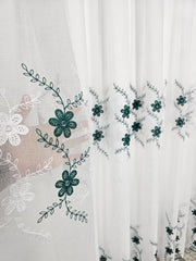 Perdea Smaranda din in cu flori alb-verde, material plin ca textura