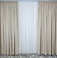 Draperie crem Los Angeles nisip tip vopseaDraperie Crem Los Angeles Tip Nisip, Vopsea Decorativa – ideala pentru livinguri cu canapele crem, bej, cappuccino sau gri deschis si mobilier lemn natur sau alb – confectionata pe comanda decorativa