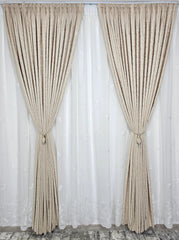 Draperie crem Los Angeles nisip tip vopseaDraperie Crem Los Angeles Tip Nisip, Vopsea Decorativa – ideala pentru livinguri cu canapele crem, bej, cappuccino sau gri deschis si mobilier lemn natur sau alb – confectionata pe comanda decorativa