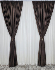 Draperie din Catifea Maro Inchis Blackout 90% – ideala pentru livinguri cu canapele crem, cappuccino, bej sau gri deschis si mobilier lemn natur sau wenge – confectionata pe comanda