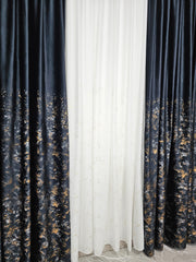Colectia Velvet – Perdea din Matase cu Insertii Aurii si Draperie Catifea Neagra cu Insertii – ideala pentru livinguri cu canapele crem, bej, gri sau negre si mobilier alb, antracit sau lemn natur – confectionata pe comanda