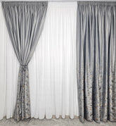 Set pentru Living si Dormitor in Nuante Alb, Gri - Colectia Velvet – Perdea din Matase cu Insertii Argintii si Draperie Catifea Gri cu Insertii in parte de jos