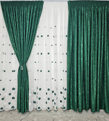 Set Kandia – Perdea din In cu Buline Verde-Alb si Draperie Decorativa Tip Nisip Verde Smarald – ideal pentru livinguri cu canapele crem, alb, gri deschis sau accente verde si mobilier lemn natur sau alb – confectionat pe comanda