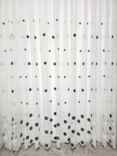 Perdea Kandia model buline alb cu verde smarald din material plin ca textura tip in