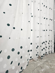 Perdea Kandia model buline alb cu verde smarald din material plin ca textura tip in