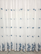 Perdea Bodi din material plin ca textura tip in, alba cu frunze turcoaz