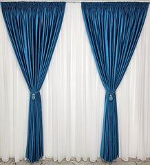 Set Andra: perdea din voal alb si draperie din catifea albastru azur